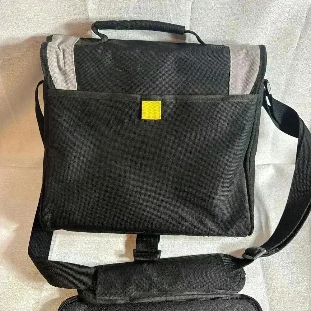 Targus City Gear Mini Messenger Bag Case for iPad, Tablet, Notebooks DVD w/Strap